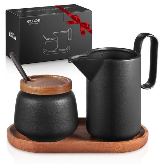 ecooe Milch und Zucker Set - Milchkännchen Schwarz Keramik und Zuckerdose, mit Deckel und Metalllöffel, Zuckerdose Barista Milchkännchen mit Holztablett Set, Keramik Sahnekännchen Milchbehälter