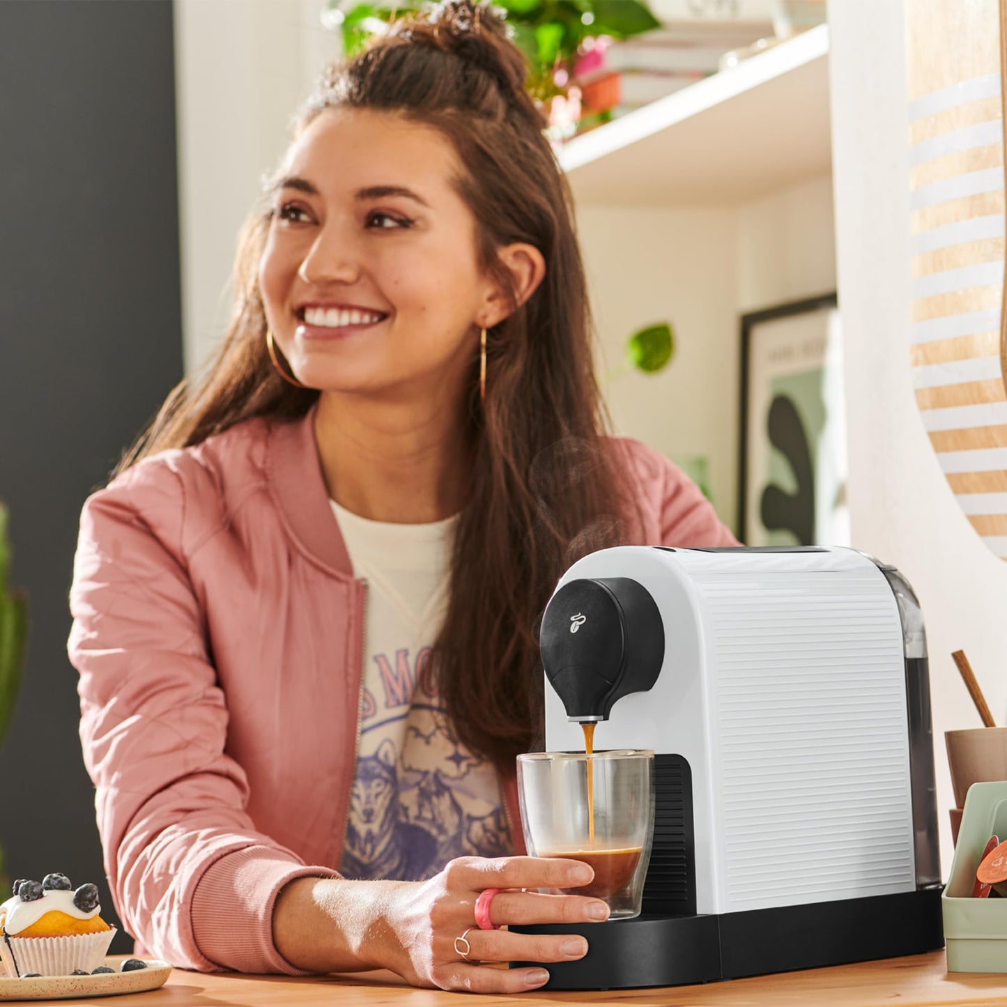 Tchibo Cafissimo Pure plus Kapselmaschine, Weiß, 0,8l, 1250W, mit 30 Gratis-Kapseln für Espresso, Caffè Crema und Kaffee
