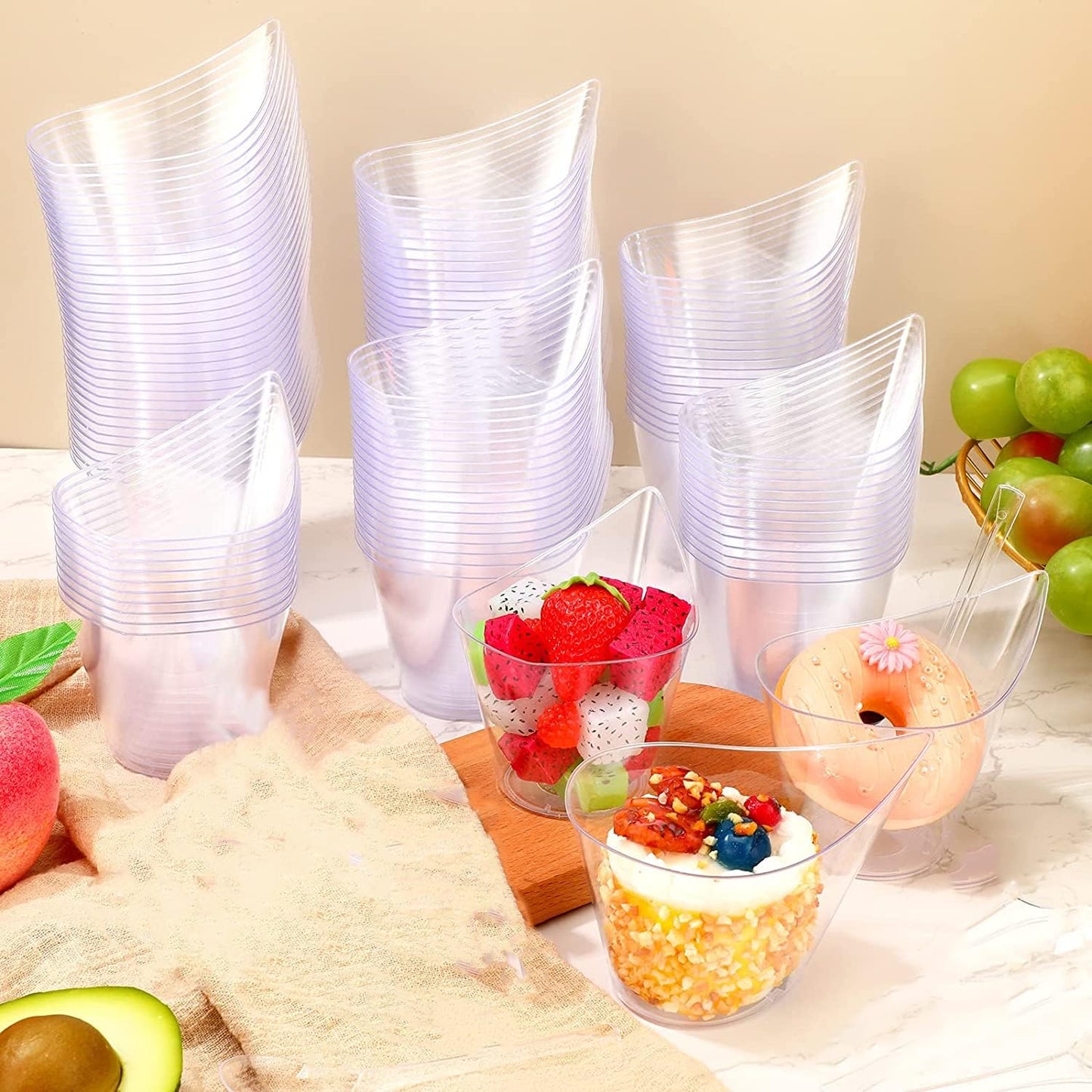LATERN 50 Stück Kunststoff Dessert Becher, 200ml Geschwungene runde Dessertbecher Transparenter Parfait Vorspeisen Becher Wiederverwendbare Servierschüssel für Pudding Mousse Party (11,4 x 6,3cm)