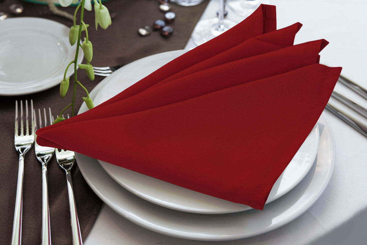 KICHLY Stoffservietten - Packung mit 24 Stück, Wiederverwendbare Stoffservietten, weich und bequem - ideal für Veranstaltungen und den regelmäßigen Gebrauch zu Hause, 100% Polyester (Rot, 43x43cm)