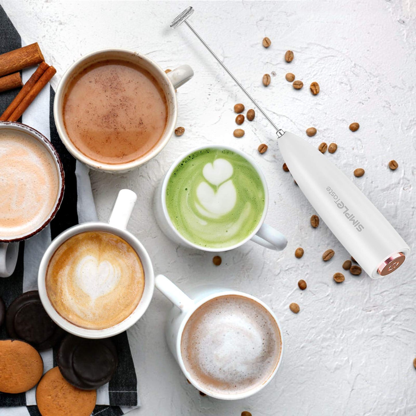 SIMPLETASTE Milchaufschäumer Handheld Batteriebetriebener Elektrischer Schaumbereiter, Getränkemixer mit Edelstahl-Schneebesen und Ständer für Cappuccino, Kugelsicherer Kaffee, Latte