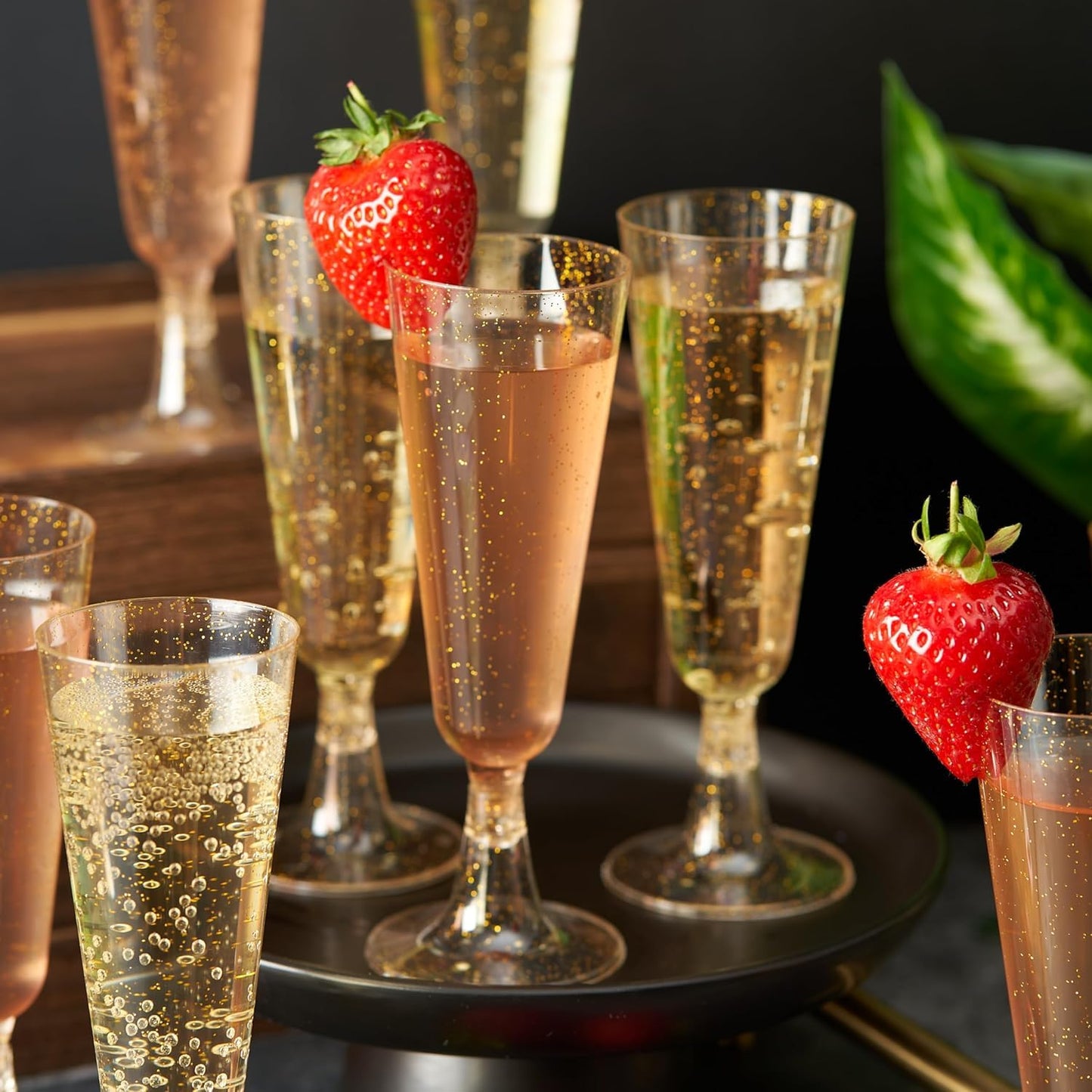 MATANA 50 Premium Sektgläser Plastik mit Goldglitter, 150ml - Sektgläser Mehrweg, Sektgläser Kunststoff, Champagner Gläser Plastik für Cocktail, Dessert - Plastik Sektgläser für Party, Hochzeit