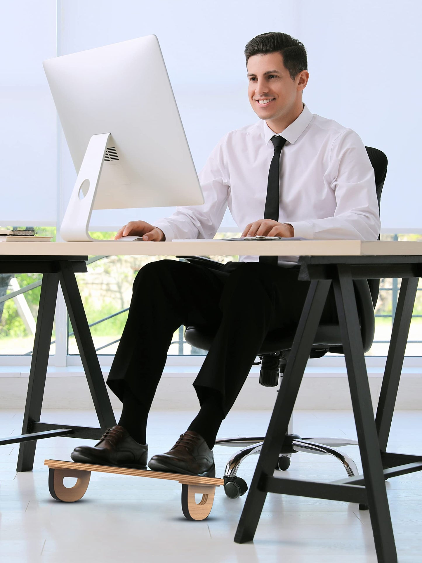 UNITURE® [NEU] Holz Fußstütze Schreibtisch Beinablage [Designed in Deutschland] Rutschfeste Fußablage Schreibtisch mit Wippfunktion - Bequemer Fußhocker fürs Büro - Footrest als Homeoffice Zubehör