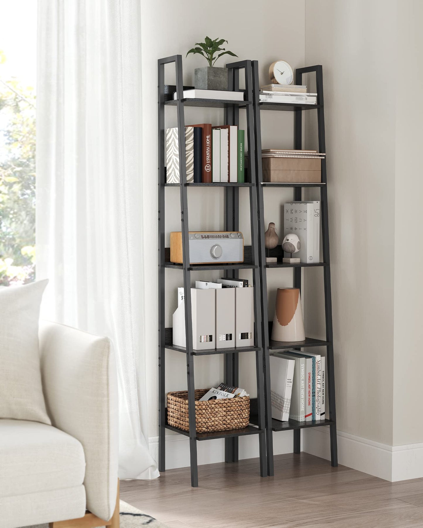VASAGLE Bücherregal 4 Ebenen im Industriestil, Schwarze Holzoptik und Schwarz, 30 x 33,8 x 170 cm für Wohnzimmer und Büro
