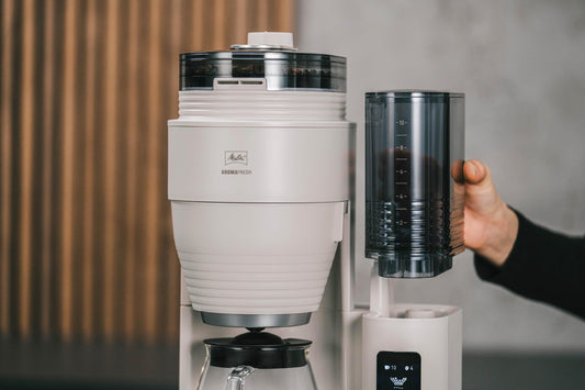 Melitta AromaFresh Pro X - Kaffeemaschine mit Mahlwerk, Filterkaffeemaschine mit Glaskanne und entnehmbarem Wassertank, für bis zu 10 Tassen Kaffee, warm-grey