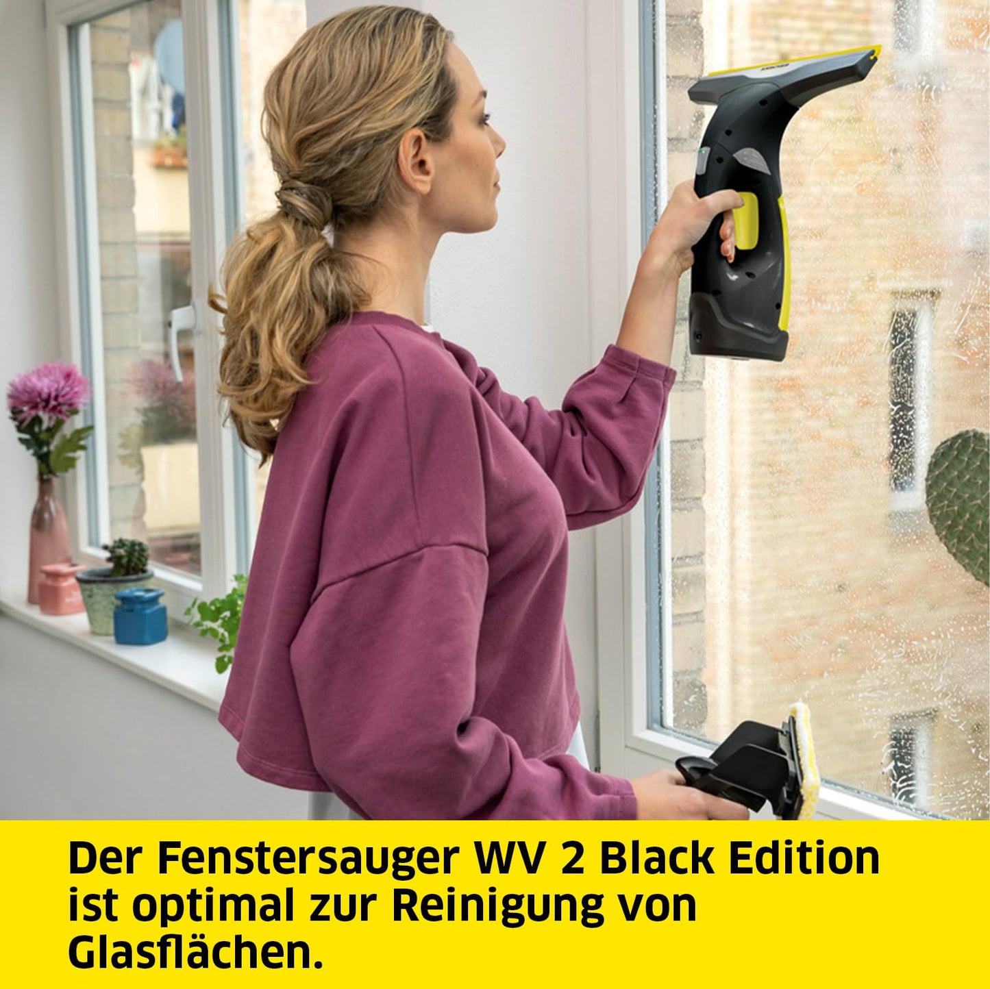 Kärcher Akku Fenstersauger WV 2 Black Edition (Akkulaufzeit: 35 min, 2x wechselbare Absaugdüsen - breit und schmal, Sprühflasche mit Mikrofaserbezug, Fensterreiniger-Konzentrat 20 ml)