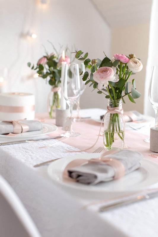 100% Mosel Satinband, in Blush Rosé (10 mm x 25 m), matt glänzendes Geschenkband, edles Schleifenband zum Dekorieren & Basteln, zum Einpacken besonderer Geschenke, für Hochzeiten, Taufen, uvm.