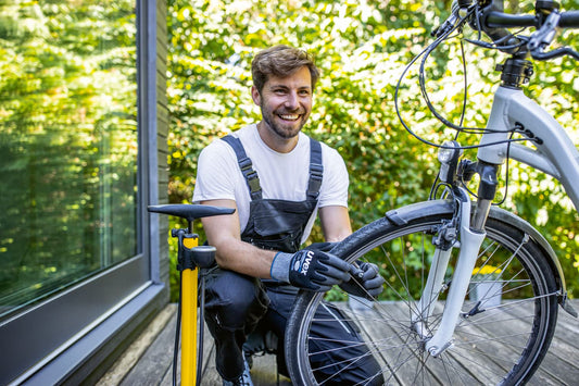 Uvex Tune-up Männer-Cargohose - Latz-Bundhose für die Arbeit - Schwarz - 52