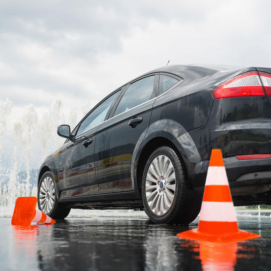 ECD Germany 9 Stück Verkehrskegel Pylone 47 cm, Orange-Weiß, Verkehrsleitkegel mit 2 reflektierenden Streifen, stapelbar & flexibel, Warnleitkegel Warnkegel Leitkegel Verkehrshütchen Markierungskegel