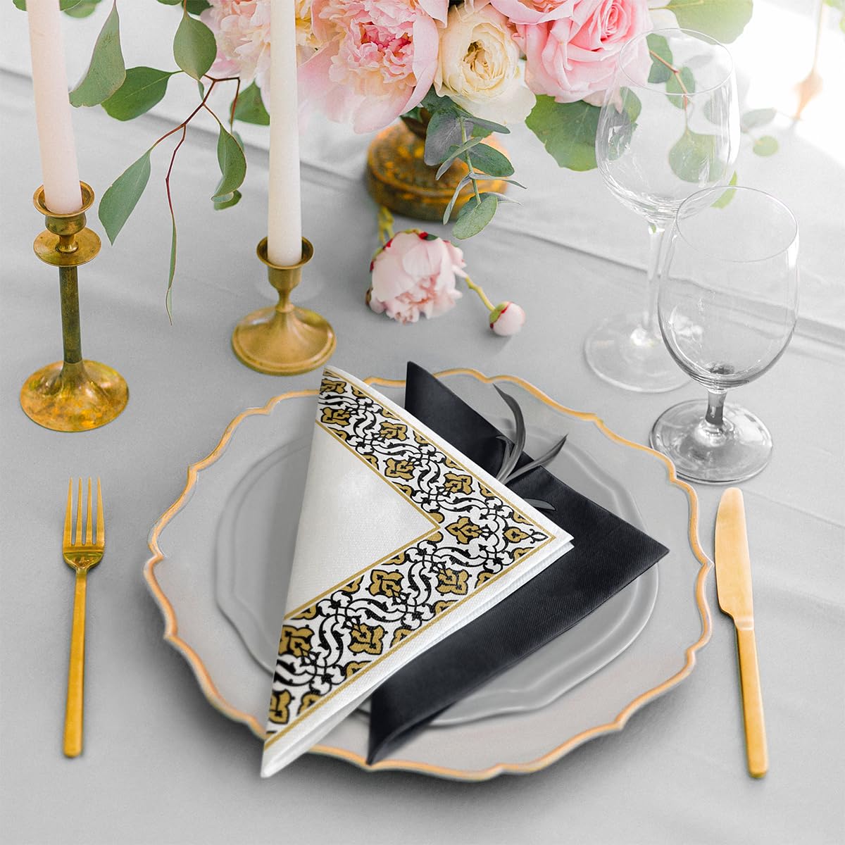 PAW - Servietten aus Airlaid - Stoffähnlich (40 x 40 cm) I 50 Stück I Ideal für Hochzeit, Taufe, Kommunion, Geburtstag I Hochwertige Tischdeko Stoffservietten - Gold-Schwarz I Floral Frame gold-black