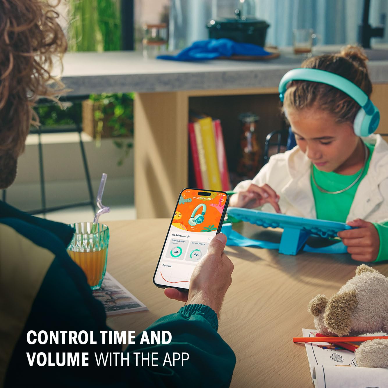 JBL Junior 320 BT, Kabellose On-Ear Bluetooth-Kopfhörer mit eingebautem Mikrofon für Kinder, 50 h Wiedergabe, JBL Safe Sound, geringer Lautstärke, einfacher Bedienung und Sticker-Set, Blau