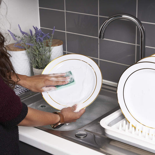 MATANA 25 Premium Weiße Plastikteller mit Goldrand, Mehrweg Kunststoffteller, 26cm - Partyteller Gold für Hochzeiten, Geburtstage, Partys - Elegantes & Stabiles Partygeschirr