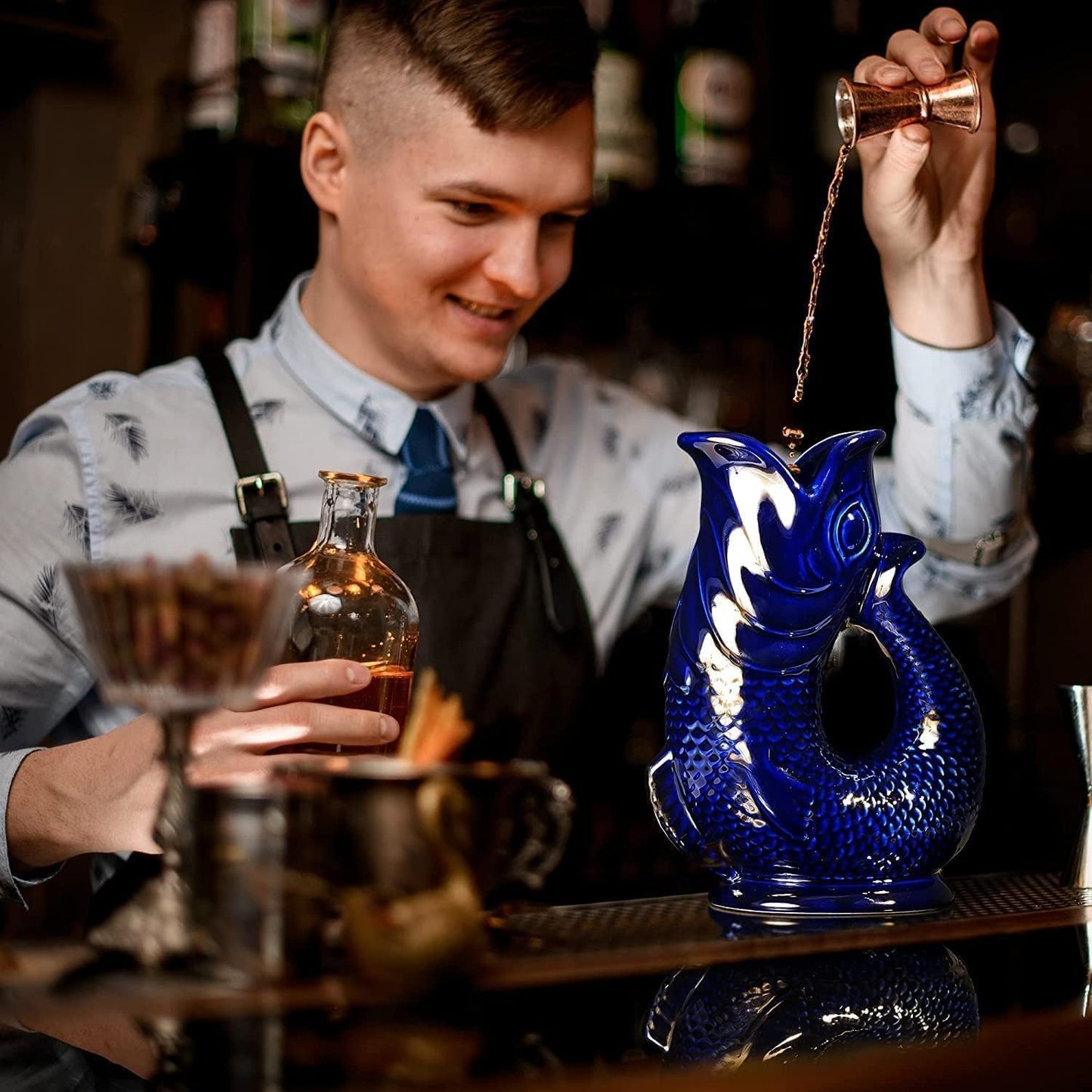 Bubble Jug Wasserkaraffe Keramikkrug in Fischform - 1,5 L, Enteneiblau - Fisch Karaffe mit Gluckergeräusche für lustiges ausgießen von Wasser, Wein & mehr - Bubble Jug Karaffe Fisch - Fischkrug