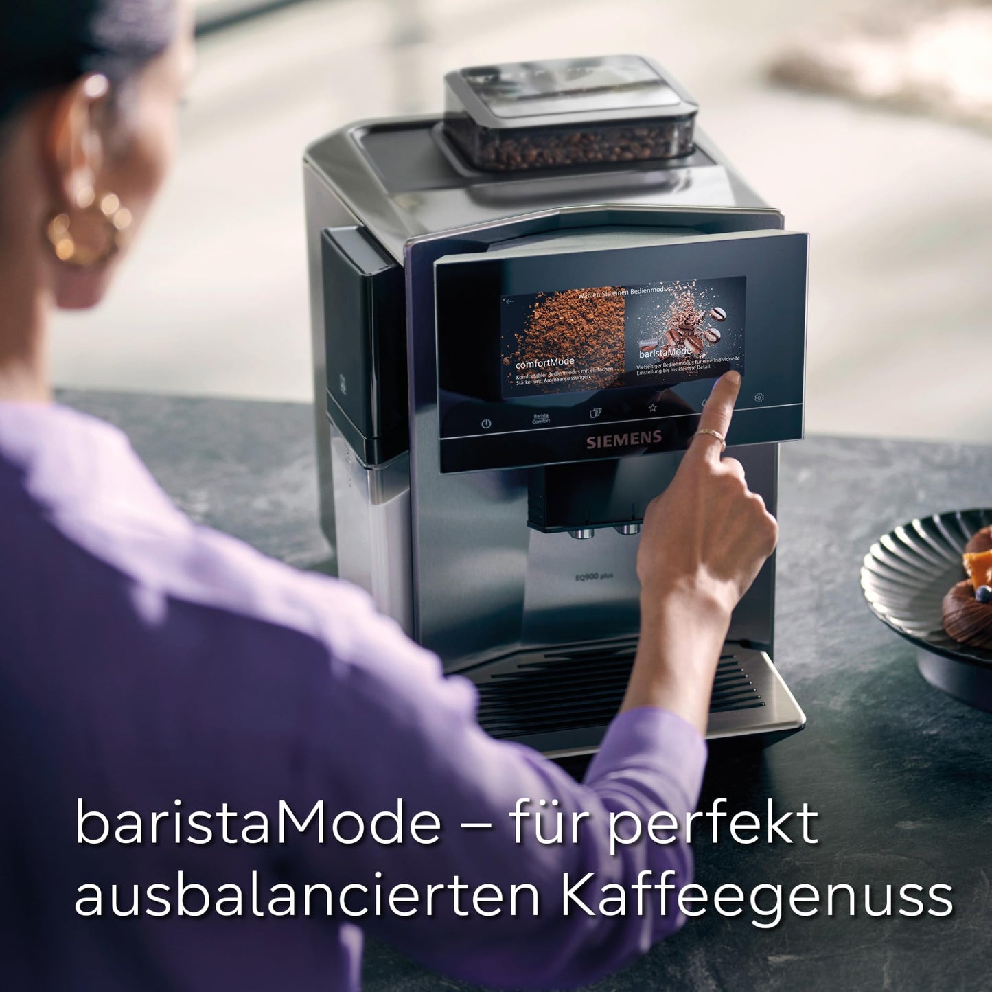 SIEMENS Kaffeevollautomat EQ900 plus TQ903DZ3, automat. Reinigung und Entkalkung, App-Steuerung, intuitives Full-Touch-Display, Barista-Modus, Geräuschreduzierung, Premiummahlwerk, 1500 W, edelstahl