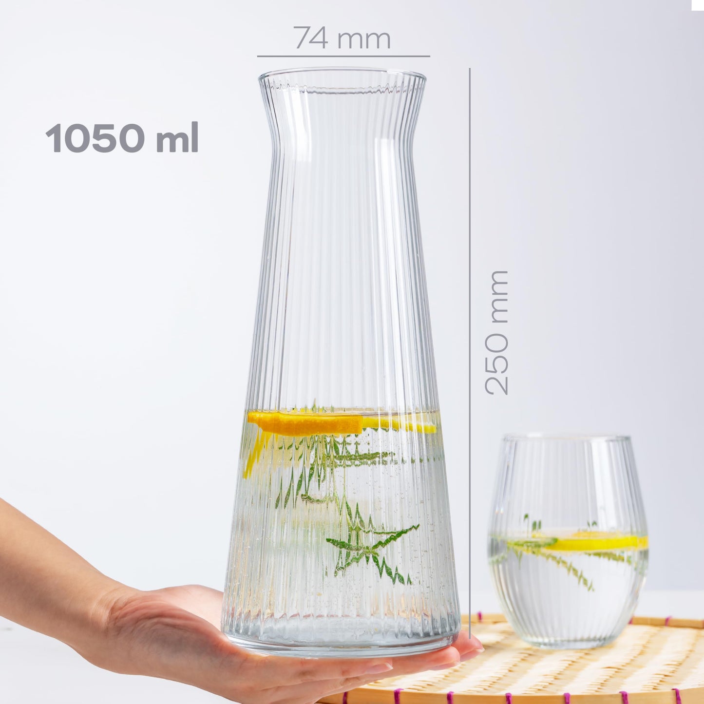 KONZEPT Wasserkaraffe 2er Set, Glaskaraffe 1 liter, geriffelte, Wasser Karaffe Glas ohne Deckel