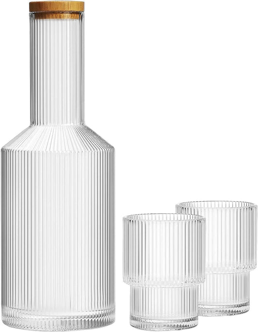 ALINK Glas-Nachttisch-Wasserkaraffe mit Deckel und Glaskaraffe Set, gerippte Karaffe Glaswaren Trinkgläser für Nachttisch, 765 ml, Vintage-Wasserkrug aus geriffeltem Glas – klar