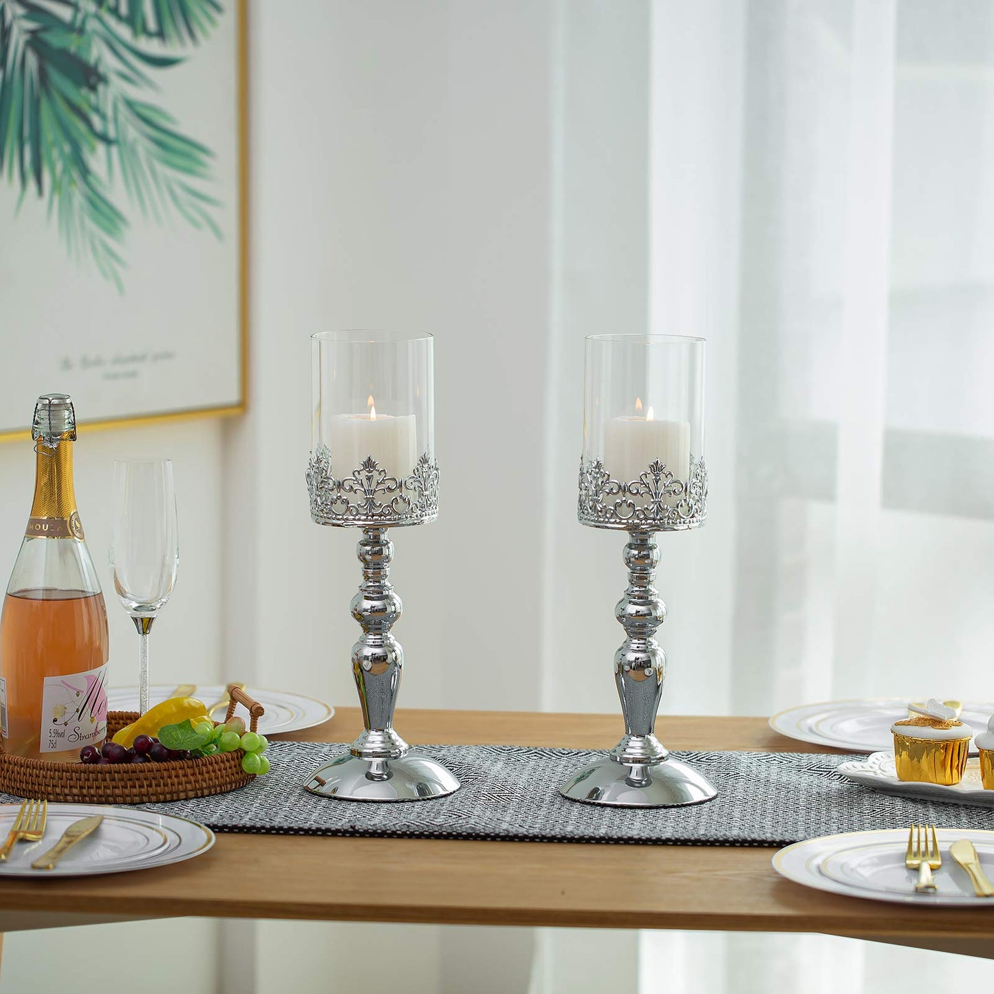 NUPTIO 2 Stück Silber Säule Kerzenhalter mit Glas, Hurricane Kerzenhalter, 32cm Hoch Kerzenlichthalter für Hochzeitstag Einweihungsfeier Weihnachtsfeier Tisch Kamin Mantel Mittelstücke