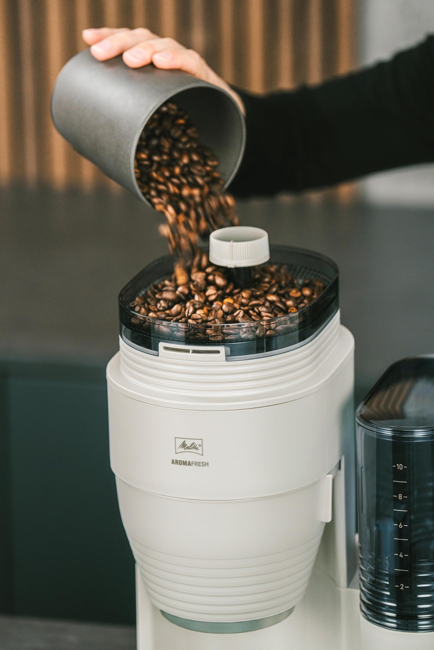 Melitta AromaFresh Pro X - Kaffeemaschine mit Mahlwerk, Filterkaffeemaschine mit Glaskanne und entnehmbarem Wassertank, für bis zu 10 Tassen Kaffee, warm-grey