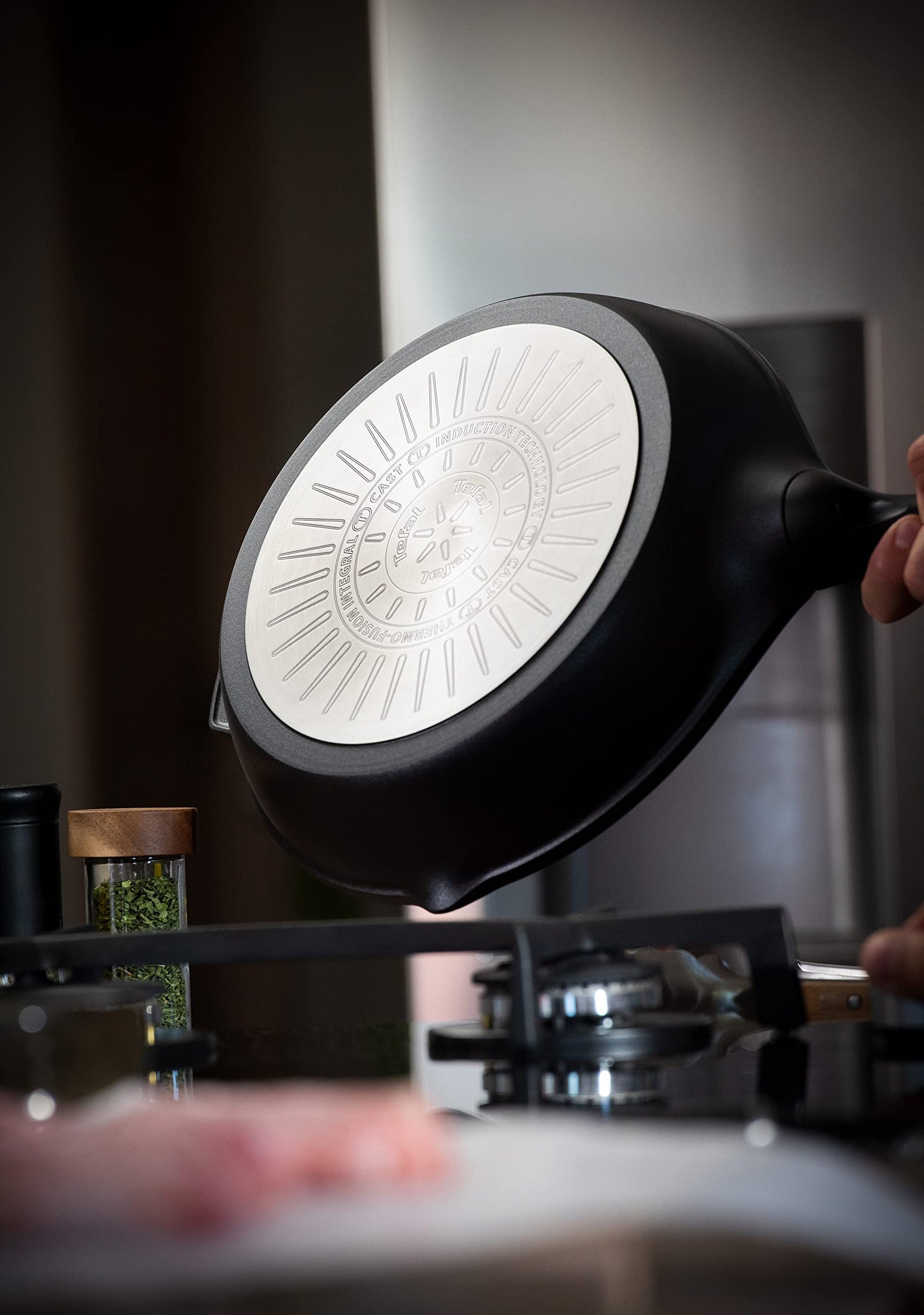 Tefal Robusto Aluguss Bratpfanne 28 cm, Pfanne Induktion mit Antihaftversiegelung, Thermo-Signal bei idealer Brattemperatur, einfache Reinigung, spülmaschinenfest, für alle Herdarten geeignet E24906