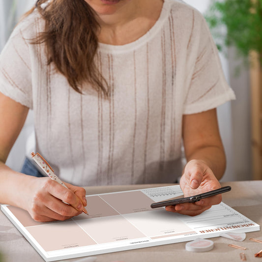 BIROYAL Wochenplaner Block A4 ohne festes Datum (50 Seiten), Schreibtischunterlage mit ToDo Liste, Wochenkalender Wochen Planer mit Wochenübersicht&Habit-Tracker für Termine, Aufgaben& Notizen (Braun)
