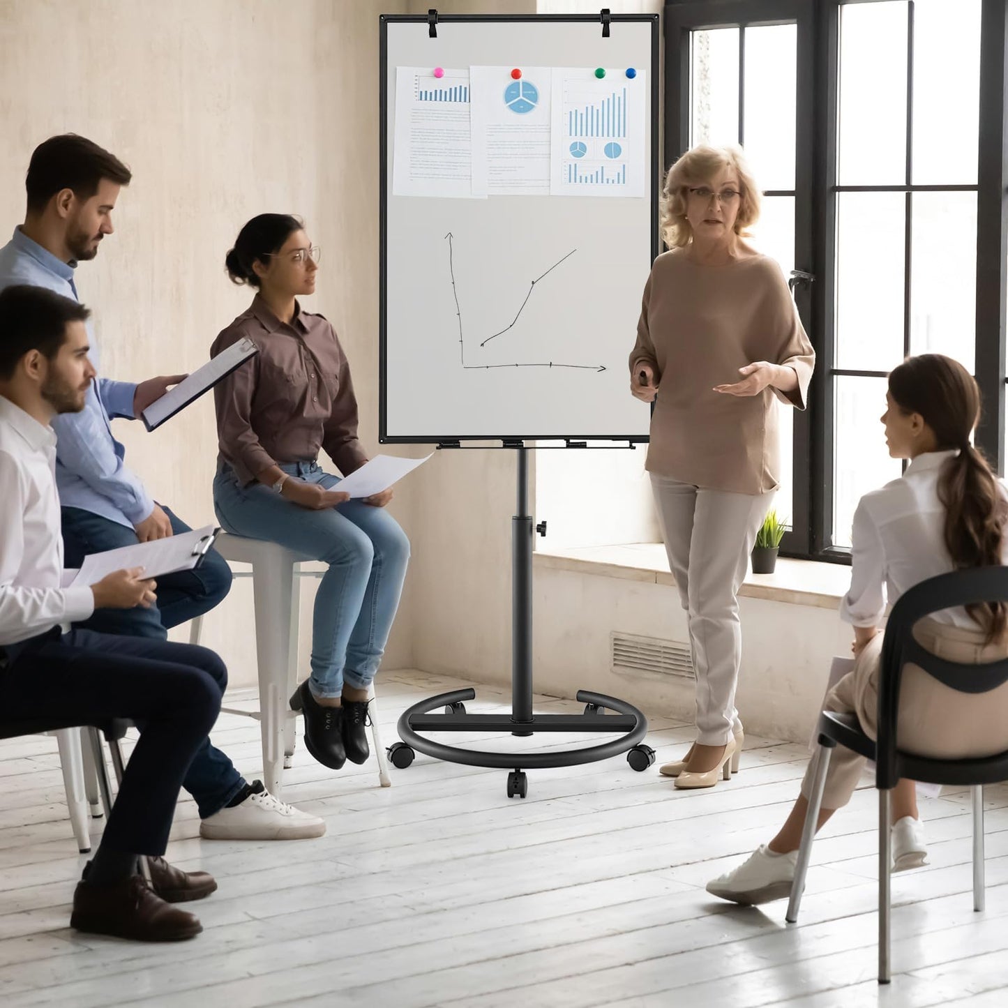 COSTWAY Flipchart Ständer, 100x65cm, mobiles Whiteboard auf Rollen, höhenverstellbar bis 192cm, trocken abwischbar, magnetisch, Flip Chart mit rundem Ständer, Magneten, Markern & Radierer