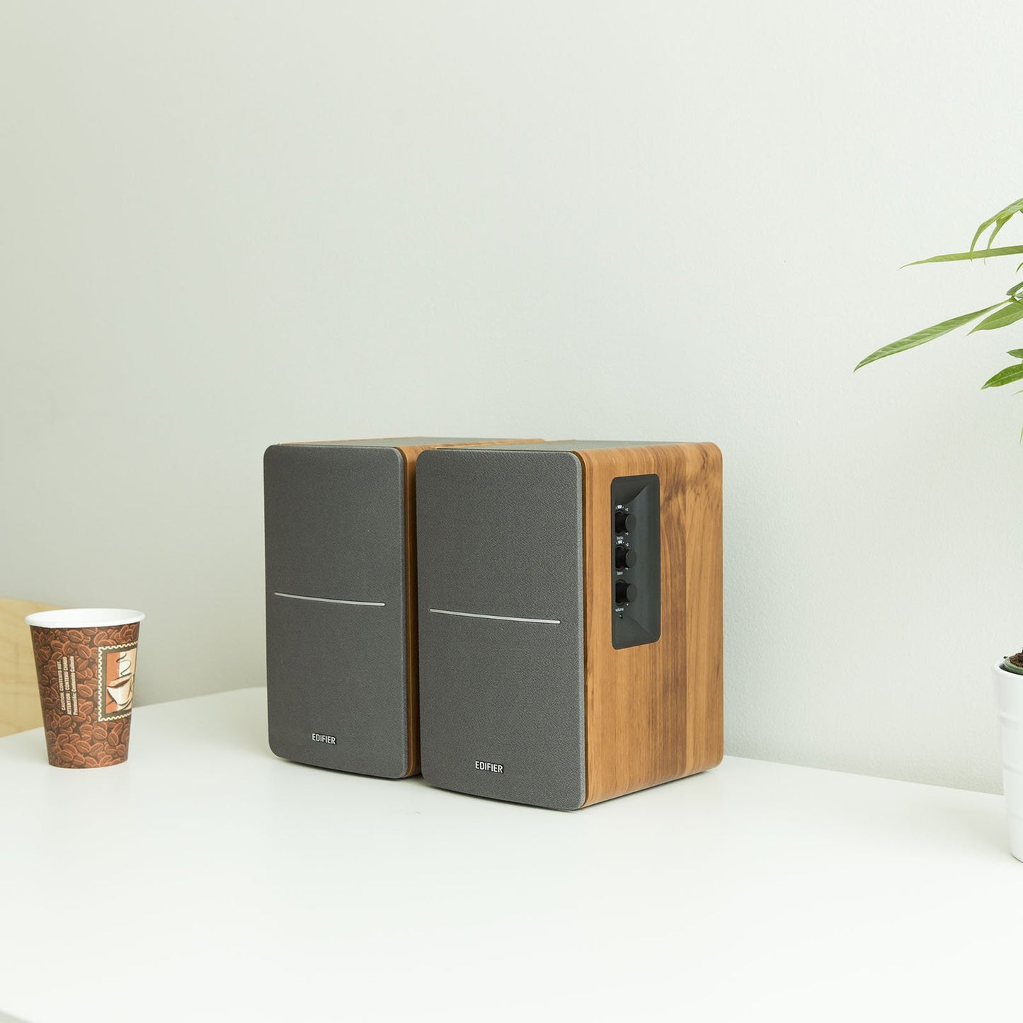 Edifier R1280T Aktive Regallautsprecher Paar - 2.0 aktiv Lautsprechersystem für PC -Studio Monitore Lautsprecher - 42 Watt RMS - Braun