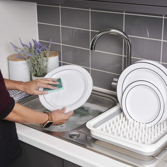 MATANA 120 Premium Weiße Plastikteller mit Silberrand, 2 Größen - Unzerbrechliche & Mehrweg Kunststoffteller, Partyteller für Hochzeiten, Geburtstage, Partys - Elegantes & Stabiles Partygeschirr