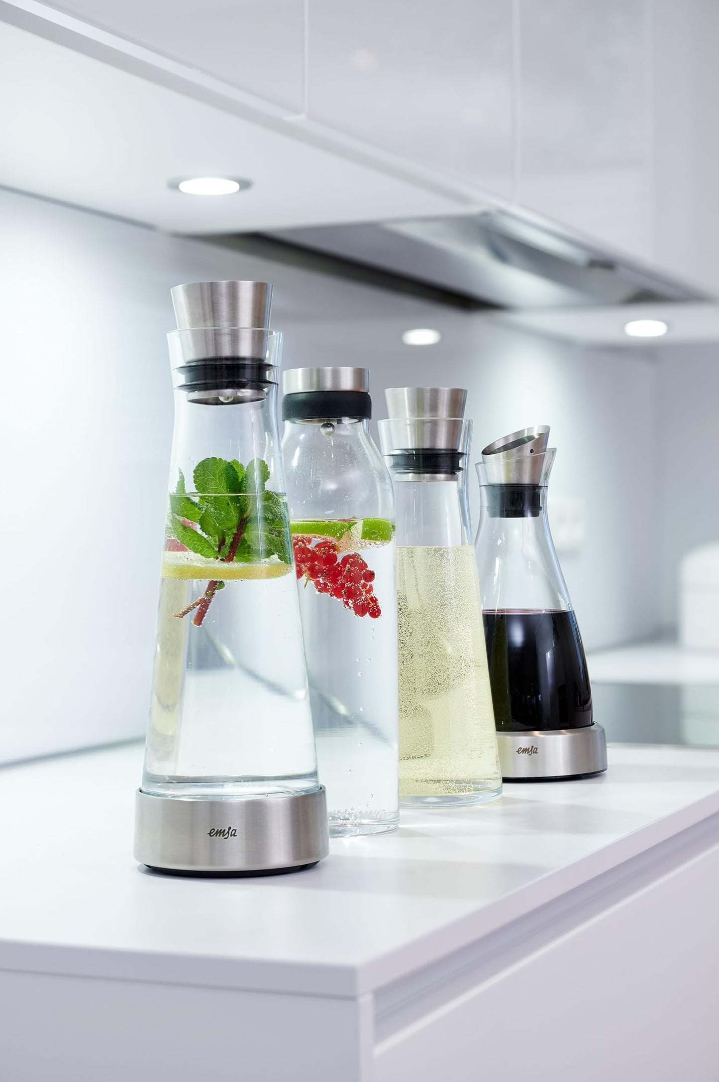 Emsa 514233 Flow Slim Glaskaraffe | mit Kühlelement, Glas | Elegantes Design | 1 Liter | Transparent, 11 x 11 x 38.2 cm