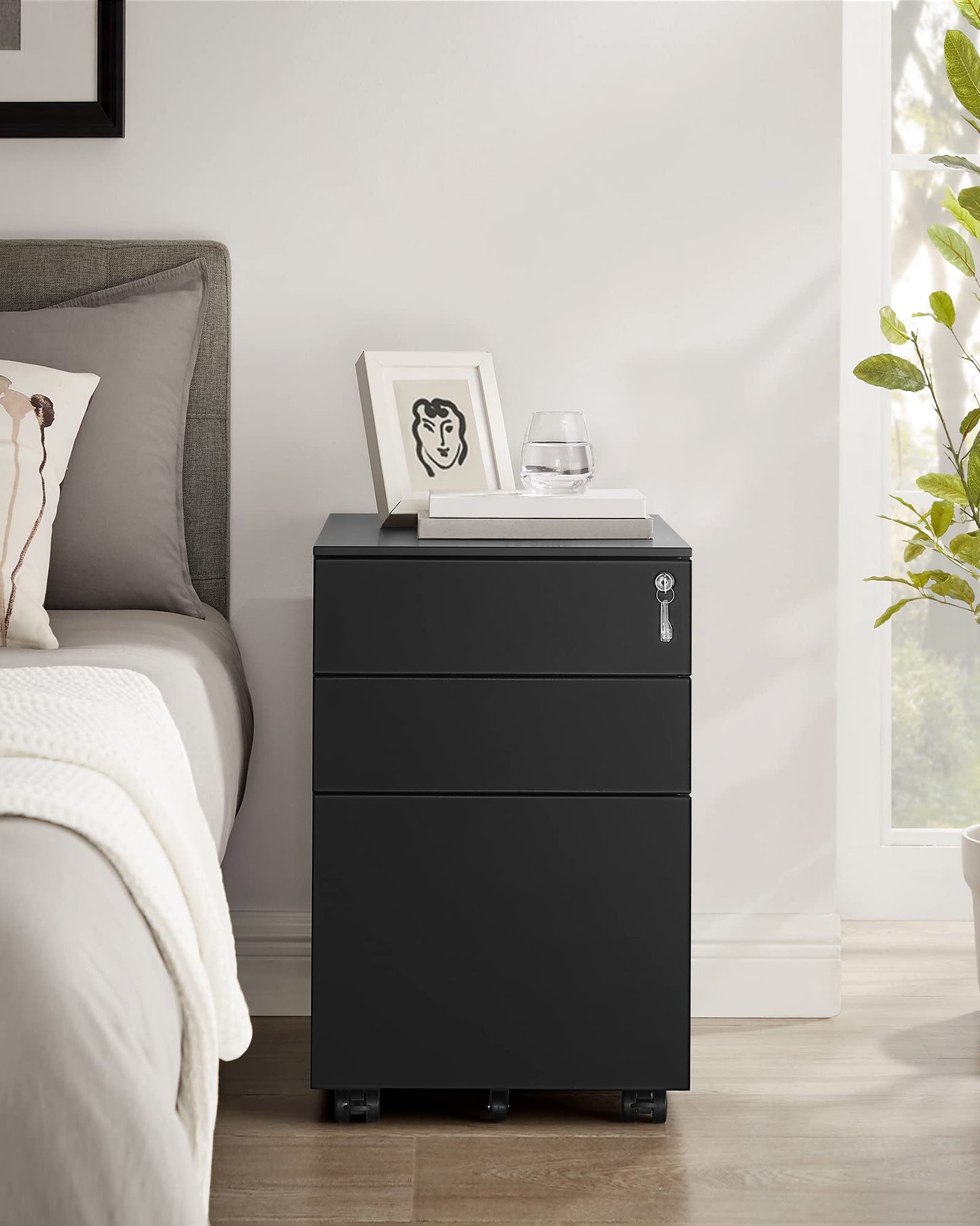SONGMICS Rollcontainer, unter Schreibtisch, mit 3 Schublade, vormontiert, abschließbarer Büroschrank mit Hängeregistratur, für Akten, Dokumente, Schreibwaren, 52 x 39 x 60 cm, schwarz OFC60BK