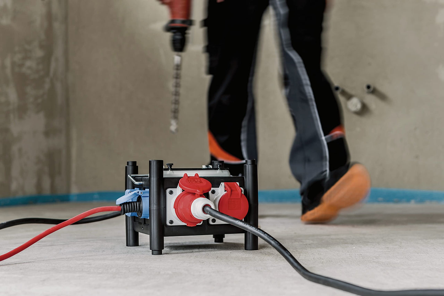 Brennenstuhl Kompakter Gummi-Stromverteiler - Gummiverteiler (1m Kabel, 3X CEE 400V/16A, 3X 230V/16A, Baustelleneinsatz und ständigen Einsatz im Freien, Made in Germany)