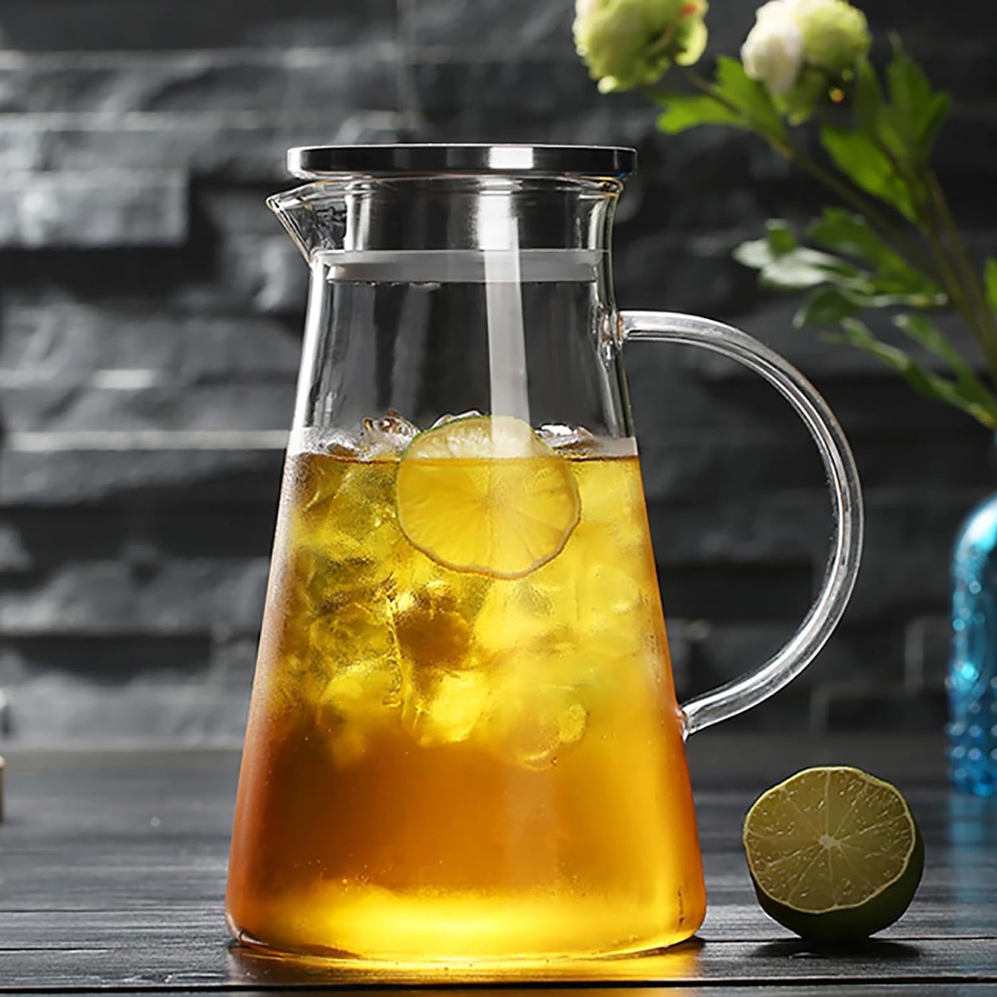 WUWEOT 2 Liter Glaskaraffe Wasserkaraffe mit Edelstahl Deckel und Ausgießer Karaffe aus Glas Wasserkrug Saftkrug Getränkekrug für Hausgemachte Getränke Wasser Milch Kaffee Wein Eistee Saft