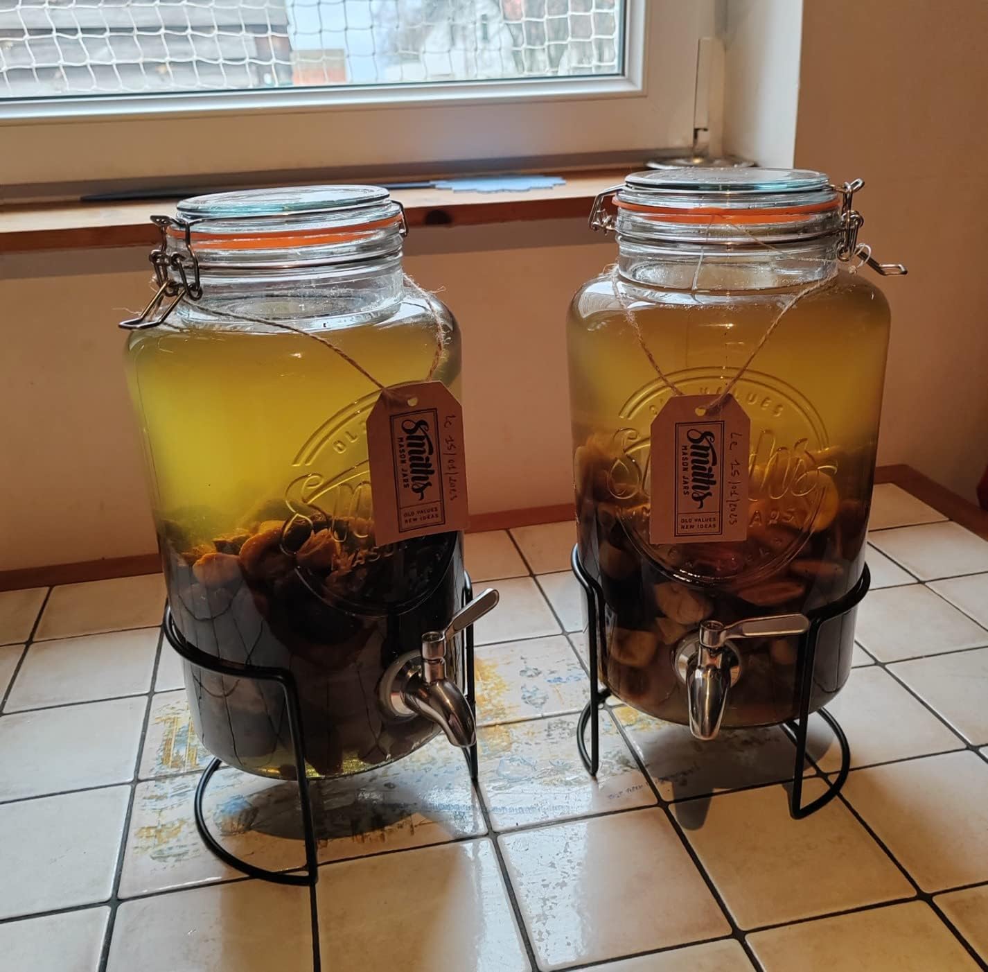 Smith's Mason Jars 5 Liter Getränke oder Wasserspender mit Edelstahl-Zapfenhahn, herausnehmbaren Netzfiltern und Metallständer | Ideal für Limonade, DIY Getränke, frisches Obst und Kräuter
