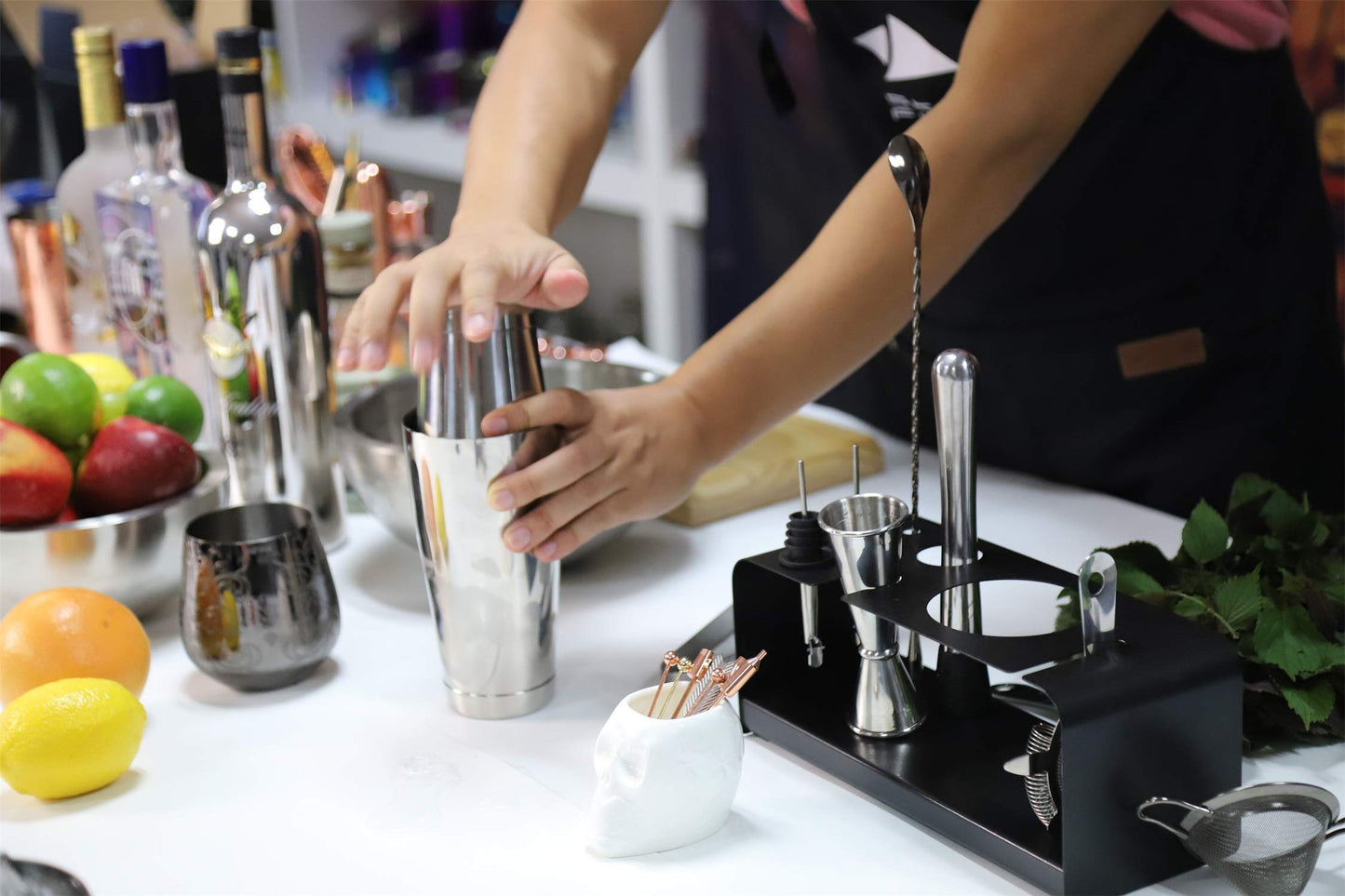 Sky Fish Cocktail Set, 8 teiliges Bar Zubehör Set mit Edelstahl Ständer, Perfektes Heim Bartending und Martini Cocktail Shaker Set.