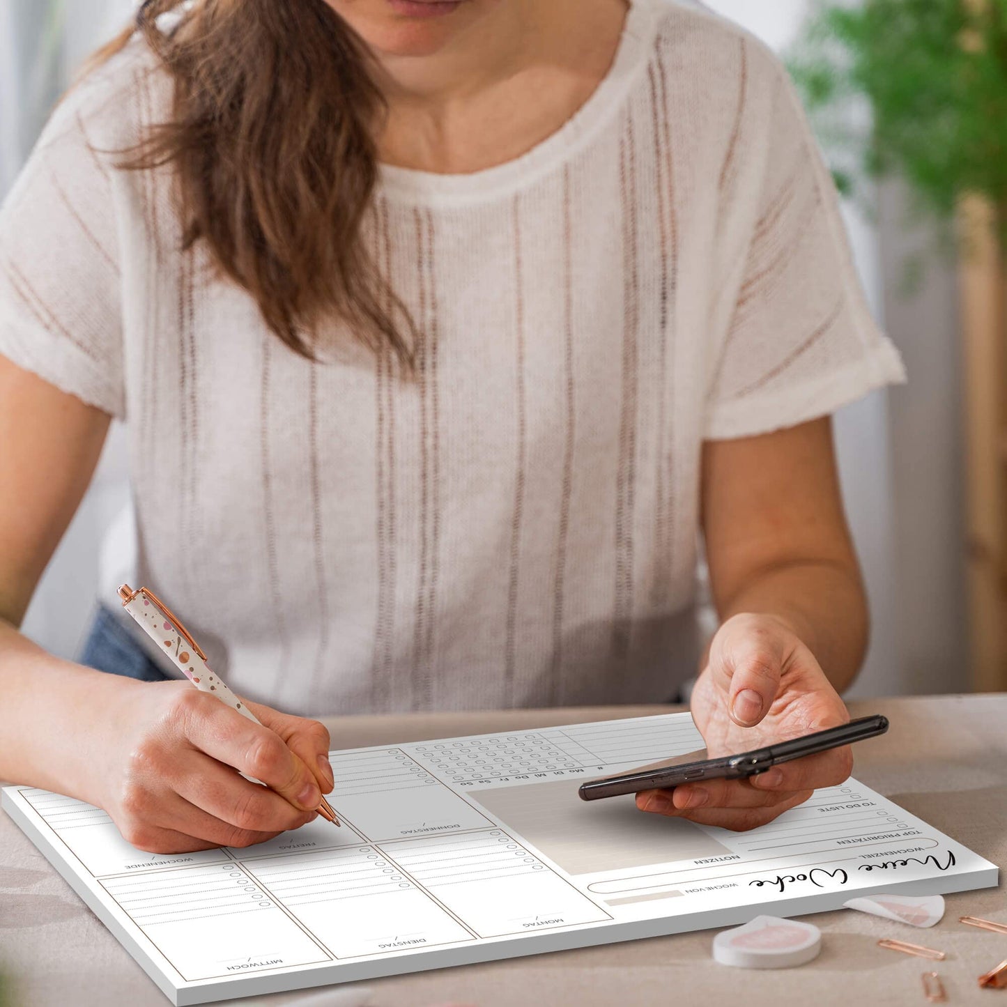 Biroyal Wochenplaner Block A4 ohne festes Datum (50 Seiten), Schreibtischunterlage mit ToDo Liste, Wochenkalender Wochen Planer mit Wochenübersicht&Habit-Tracker für Termine, Aufgaben& Notizen