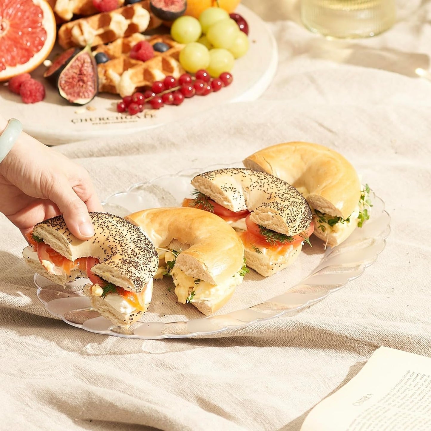 MATANA 10 Plastik Servierplatten für Vorspeisen & Fingerfood, Oval - Catering, Buffets, Geburtstage, Hochzeiten, Weihnachten & Partys - Transparent, 32x24cm - Stabil & Mehrweg