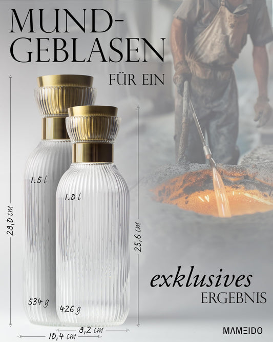 MAMEIDO Wasserkaraffe 1l & 1,5l - Glaskaraffe mit Deckel & Sieb, mundgeblasene Karaffe Glas, Wasserkrug mit edler Optik für besondere Anlässe, Karaffen zum Verschenken (Smoke Gold, 1000ml)