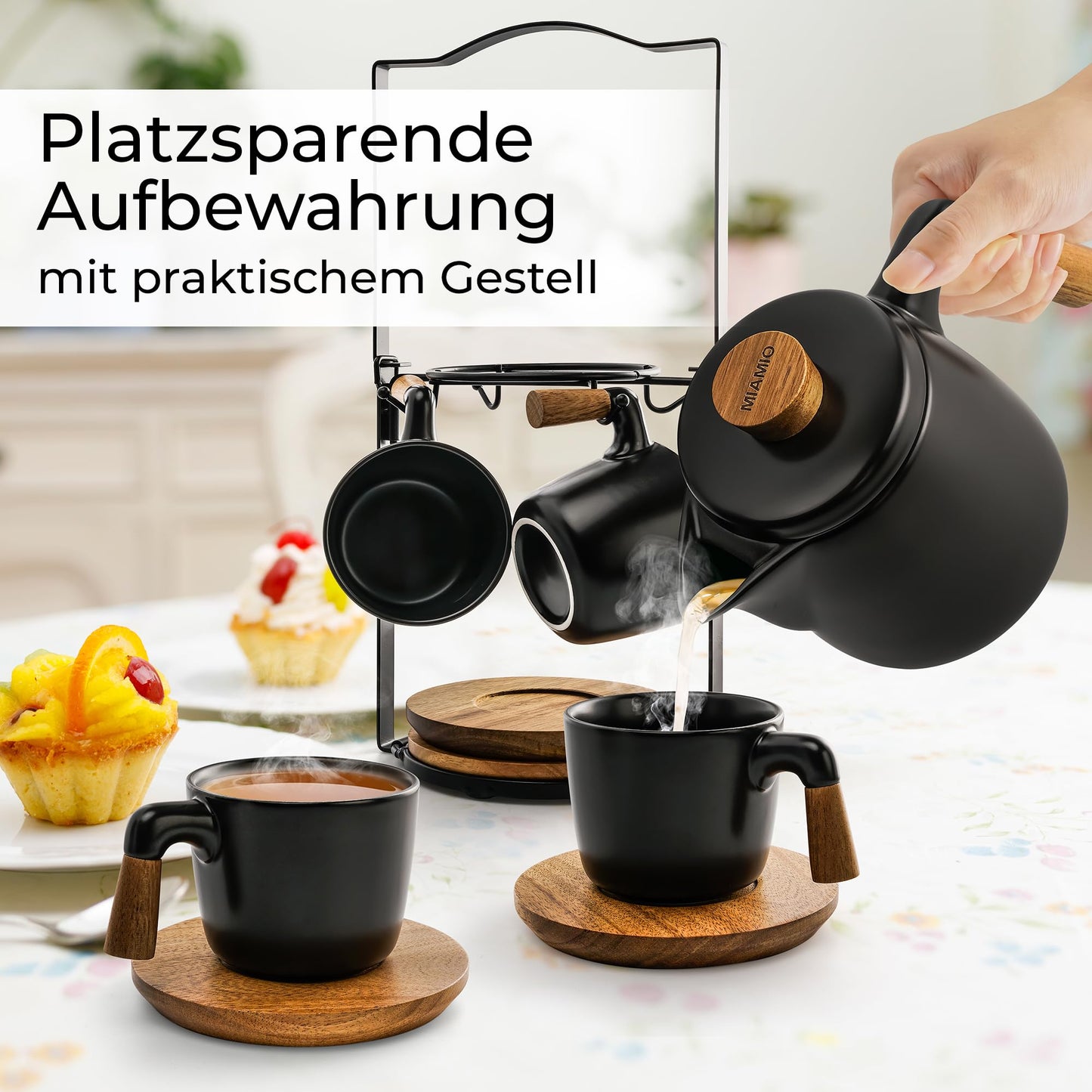 MIAMIO - 1 Liter Keramik-Teekanne-Set mit Siebeinsatz und Tassen/Teesieb, 4 Keramik-Teetassen (300 ml), Bambus-Untersetzer/Henkel für Haus und Büro (Schwarz)