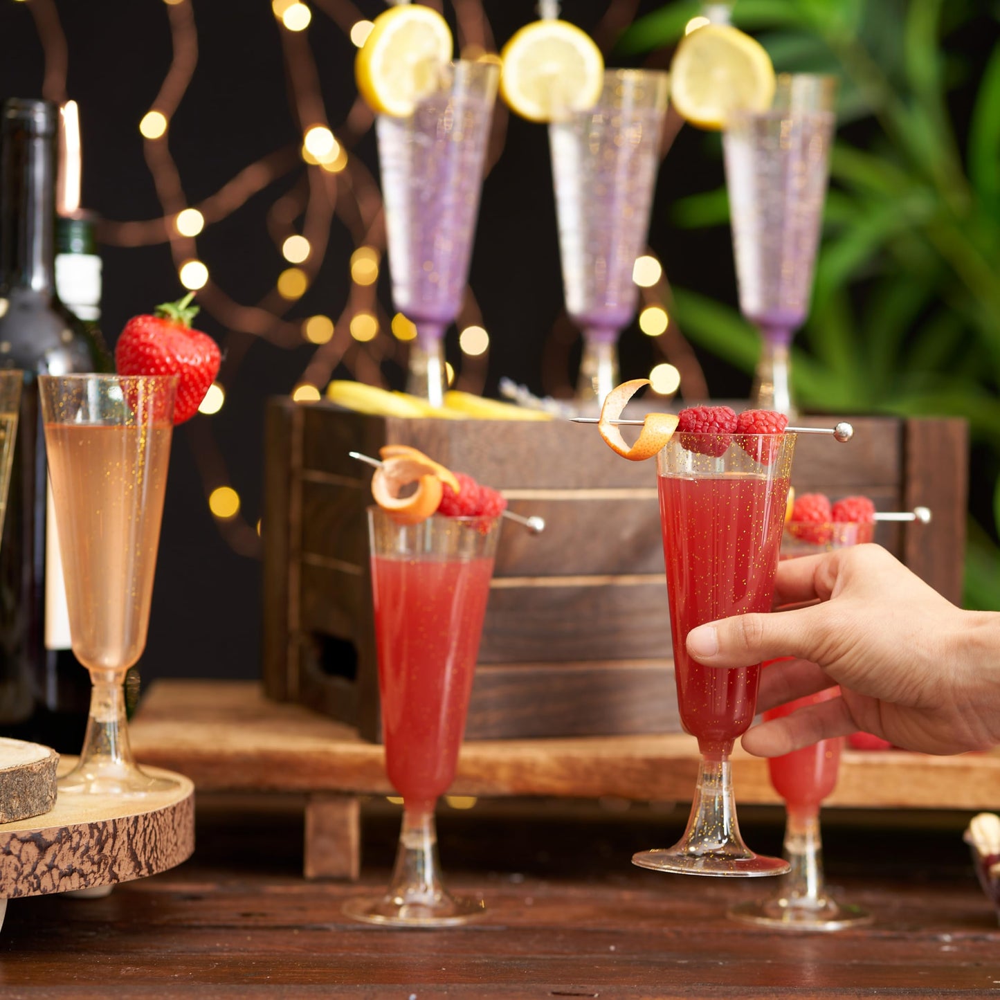 MATANA 50 Premium Sektgläser Plastik mit Goldglitter, 150ml - Sektgläser Mehrweg, Sektgläser Kunststoff, Champagner Gläser Plastik für Cocktail, Dessert - Plastik Sektgläser für Party, Hochzeit