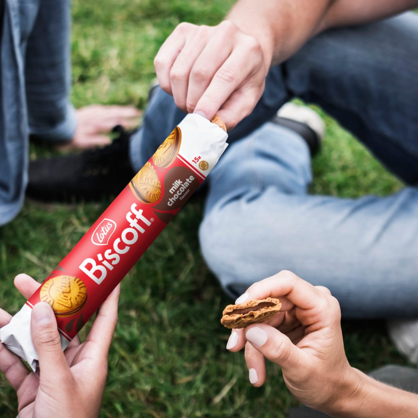 Lotus Biscoff | Sandwich-Doppelkekse mit Schokoladengeschmack | 15 Sandwich-Kekse pro Packung | Nur Natürliche Inhaltsstoffe | Ohne Farbstoffe oder Zugesetzte Aromen | 9x150g | 1,35kg