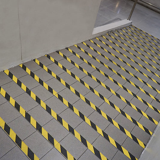 TAPEBEAR Absperrband Warnklebeband Gelb Schwarz Flatterband Warnband Gefahr Warnung PVC Selbstklebend Markierungs Klebeband Für Warnmakierungen Und Bodenkennzeichnungen, 50mm x 46m,5Rollen