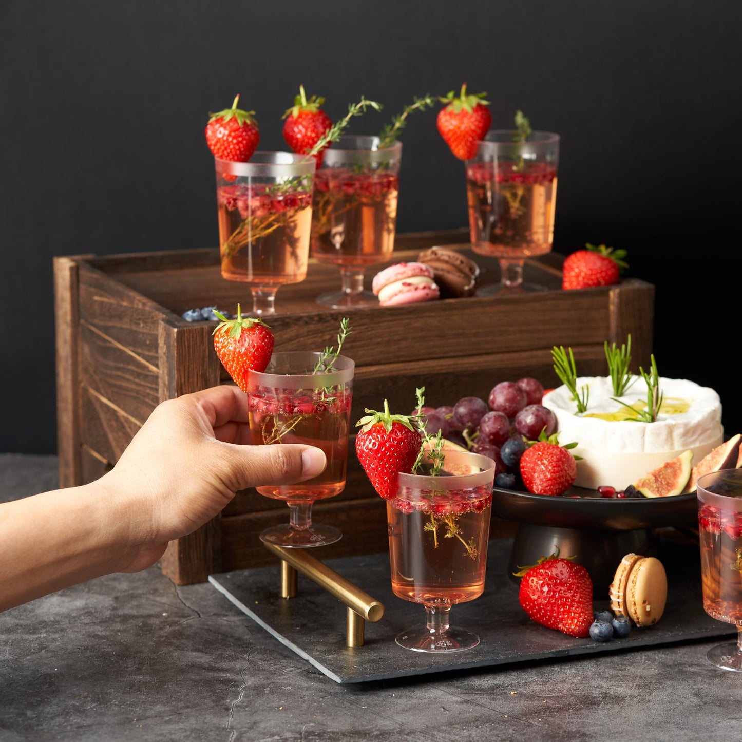 MATANA 50 Premium Weingläser Kunststoff, Plastik Weingläser, 160ml - Mehrweg Cocktailgläser, Weinglas Kunststoff, Weinbecher, Dessertbecher für Hochzeiten, Geburtstage, Partys