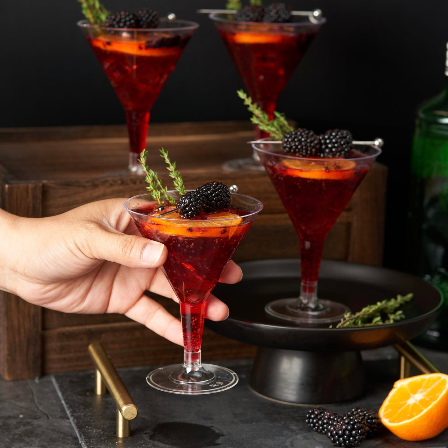 MATANA 48 Plastik Cocktailgläser, Martini Gläser Kunststoff, 210ml - Mehrweg Plastikbecher - Margarita Gläser, Cocktail Becher, Dessertbecher für Partys, Geburtstagen, Hochzeiten
