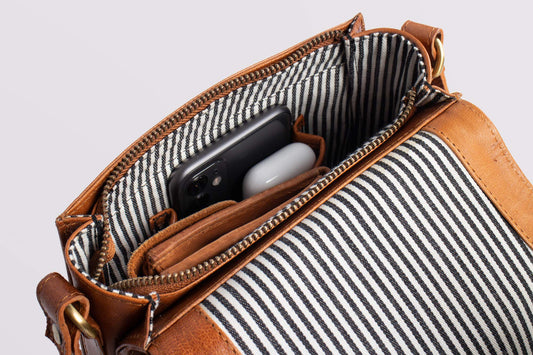 Holzrichter Berlin Umhängetasche No 5-1 (M) - Vintage Hobo Leder-Handtasche & Schultertasche, Damen & Herren - Cognac-Braun