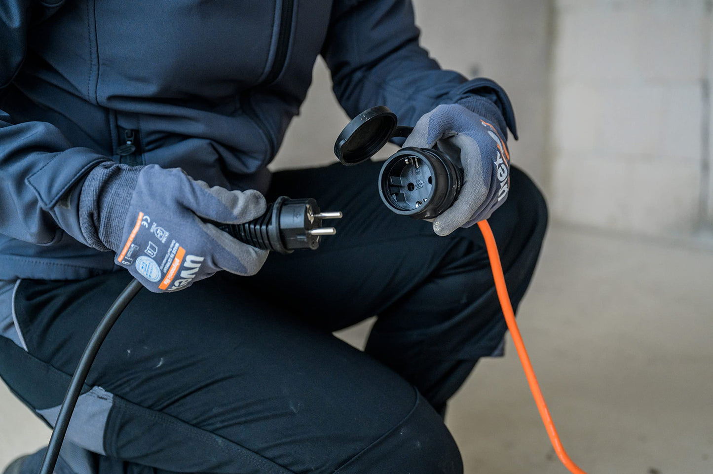 Brennenstuhl BREMAXX Verlängerungskabel (10m Kabel in orange, für den kurzfristigen Einsatz im Außenbereich IP44, Stromkabel einsetzbar bis -35 °C, öl- und UV-beständig, Made in Germany)