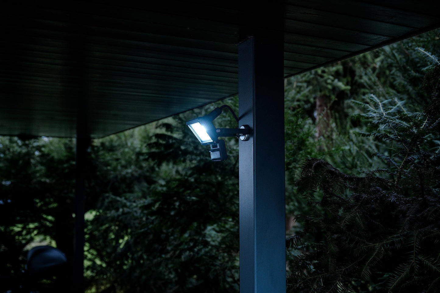 Brennenstuhl LED Strahler JARO 1060 P (LED Wandstrahler für außen IP65, 10W, 1150lm, 6500K, mit Bewegungsmelder und Dämmerungssensor)