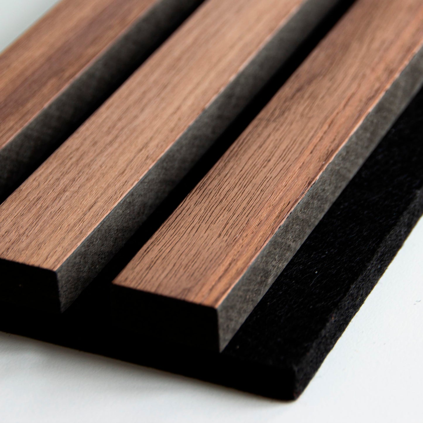 KAISER plastic® Akustikpaneele Holz | Farbe: Walnuss | Holzpaneele Wand in verschiedenen Formaten | Wandpaneele aus Holzfunier und Filz | moderne Holzoptik (120 x 60 cm)