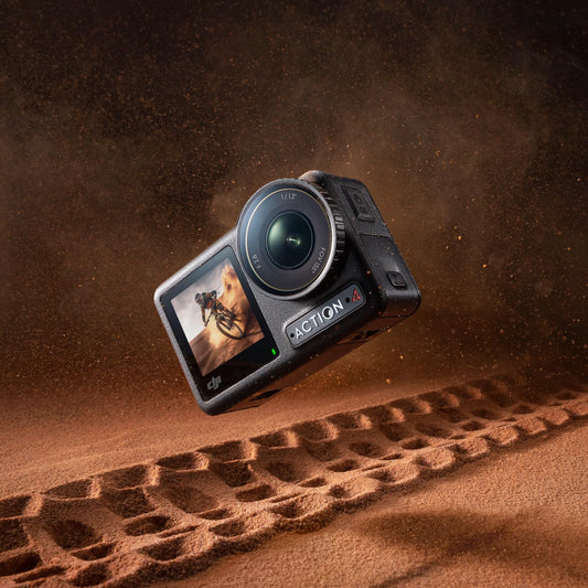 DJI Osmo Action 4 Standard-Combo – 4K/120fps wasserdichte Action-Kamera mit einem 1/1,3-Zoll-Sensor, atemberaubende Low-Light-Aufnahmen, 10-Bit- und D-Log M-Farbleistung, langlebiger 1.770 mAh-Akku