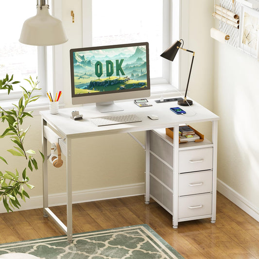 ODK Kleiner Schreibtisch mit 3 Schubladen aus Stoff, Computertisch mit 2 Steckdosen und USB-Anschlüssen, Umkehrbarer PC-Schreibtisch Bürotisch für kleines Home Office(Weiß, 100x48x75,5 cm)