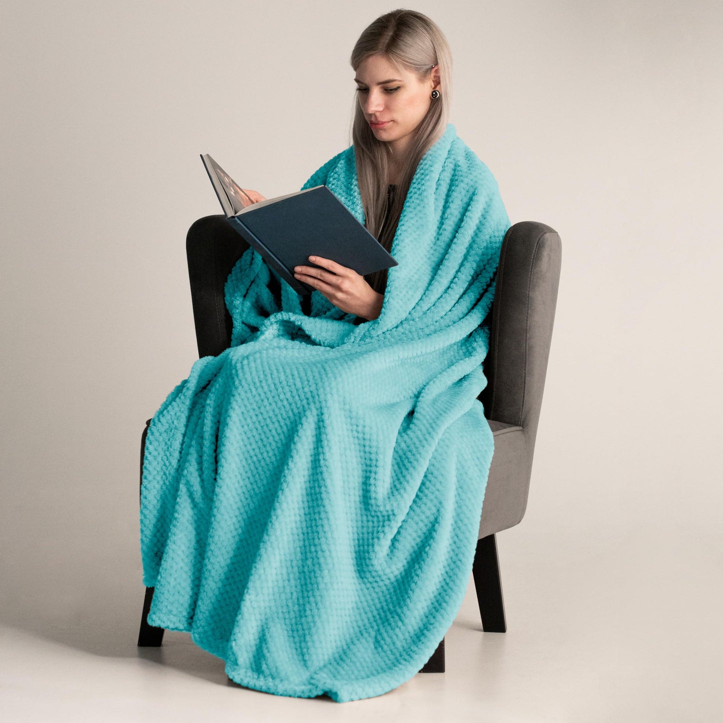 DecoKing Kuscheldecke 70x150 cm türkis Decke Microfaser Wohndecke Tagesdecke Fleece weich sanft kuschelig skandinavischer Stil cyanblau Henry