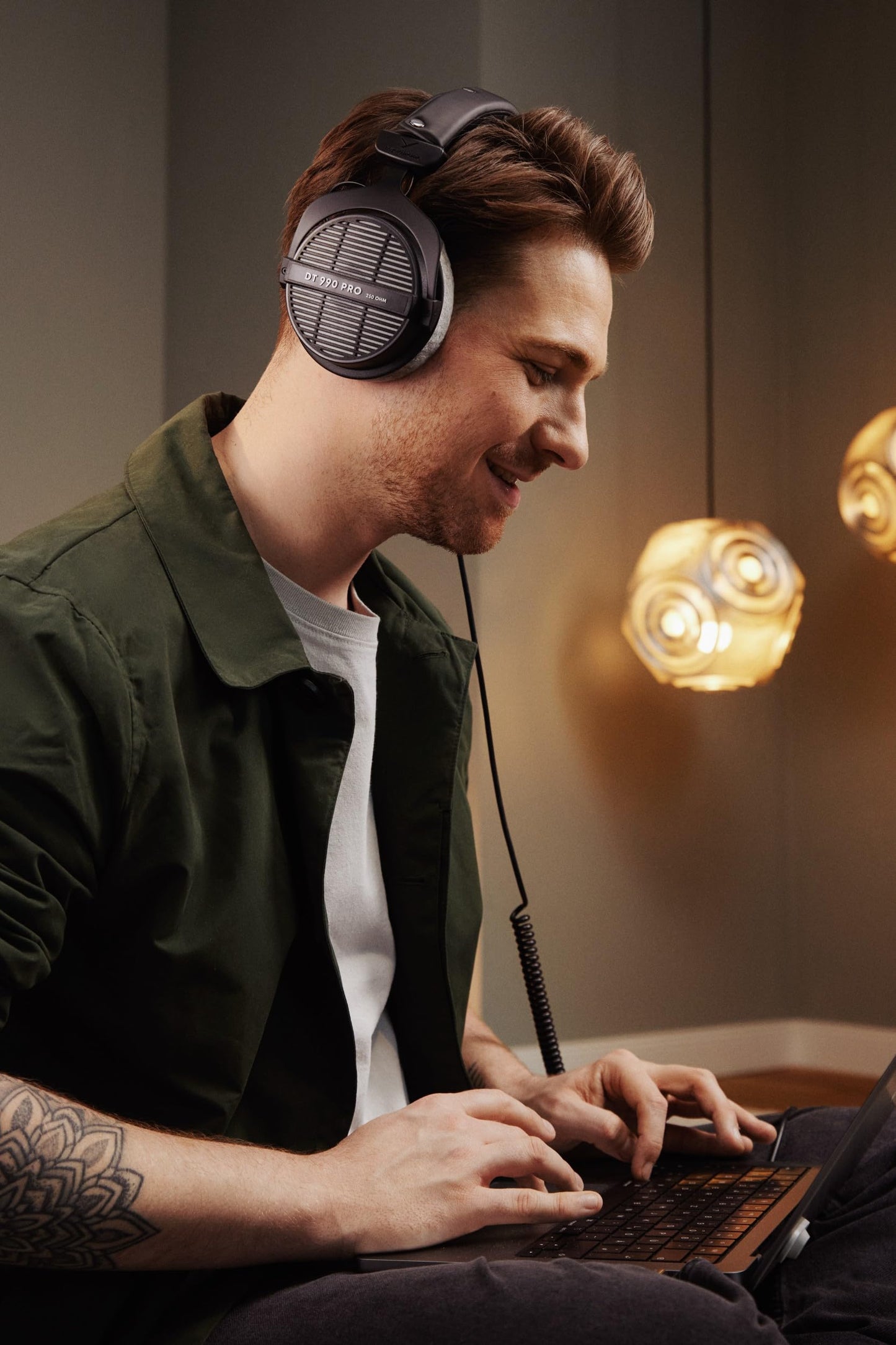 beyerdynamic DT 990 PRO einseitig kabelgebundener Over-Ear-Studiokopfhörer für Mixing, Mastering und Editing mit 250 Ohm. Made in Germany